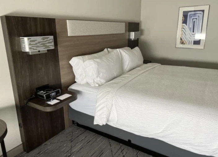 Posteľ veľkosti queen pre Holiday Inn Express